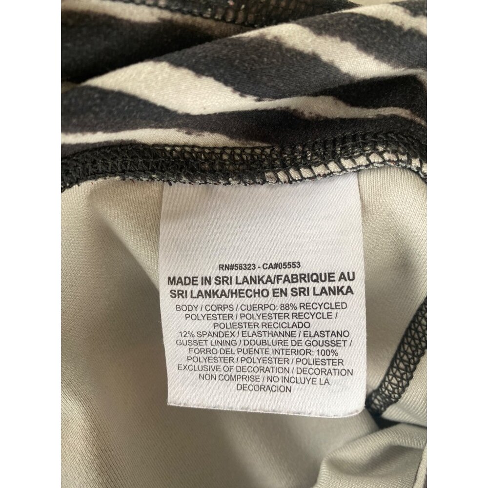 Nike One Legend Stripe Capri Leggings Black White Zebra Women's Medium - Picture 9 of 11